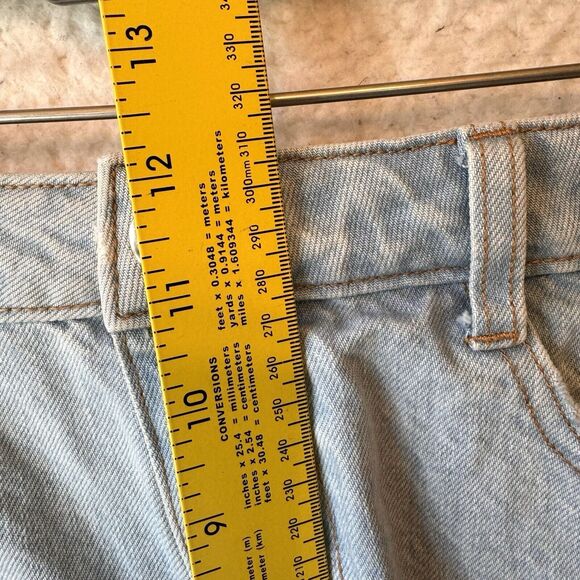 ZARA High Waist Light Wash Cut Off Raw Hem Denim Shorts Size 6 100% Cotton - Picture 9 of 11